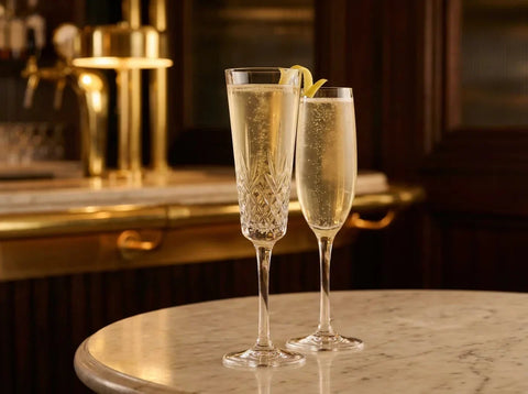French 75 en flûte à champagne avec zeste de citron et fines bulles