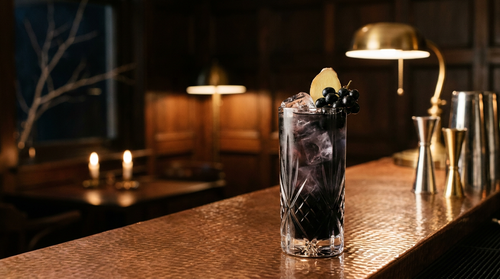 Cocktail d'Halloween sans alcool : raisin noir et gingembre