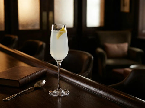 Death in the Afternoon, cocktail à l'absinthe et au champagne à la teinte opalescente servi en flûte