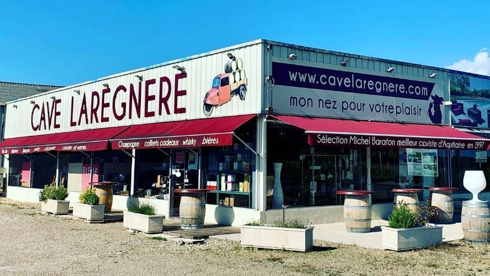 Facade Cave Larégnère de Creysse en Dordogne