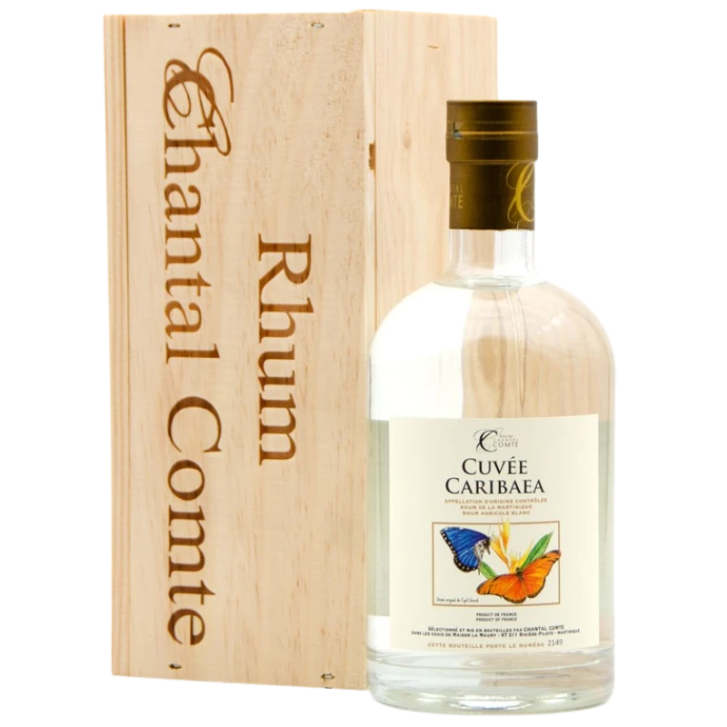 Bouteille de Rhum Blanc Agricole martiniquais avec son coffret bois de chez Chantal Comte Cuvée Caribaea 70cl