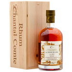 Bouteille de Rhum Vieux agricole de la Martinique avec son coffret bois sélectionné par Chantal compte cuvée tour de l'or 2010 70cl
