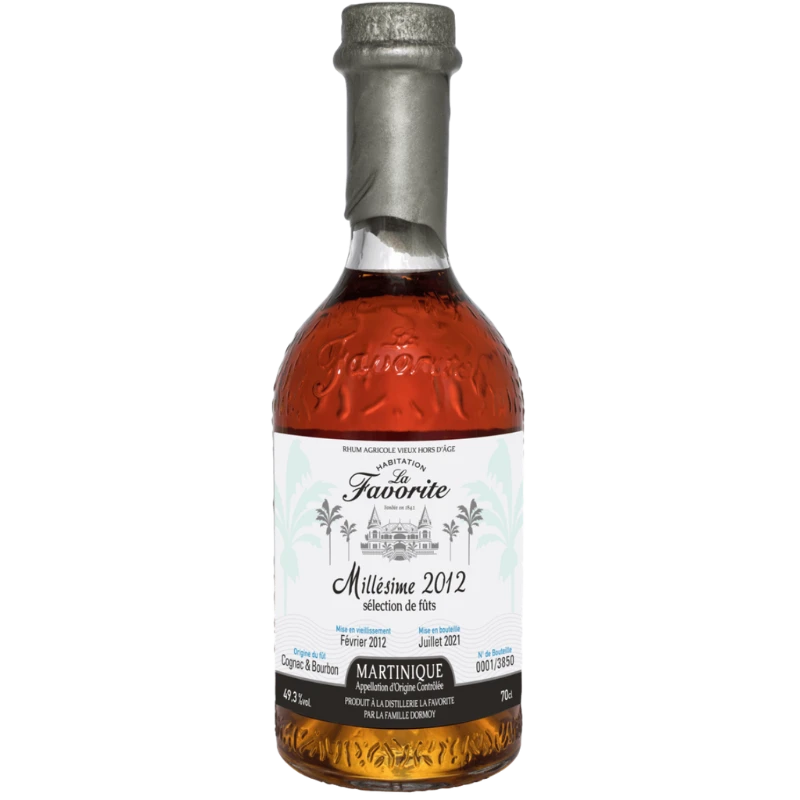 Bouteille de rhum de chez la Favorite en Martinique cuvée Millésime 2012 sélection fût