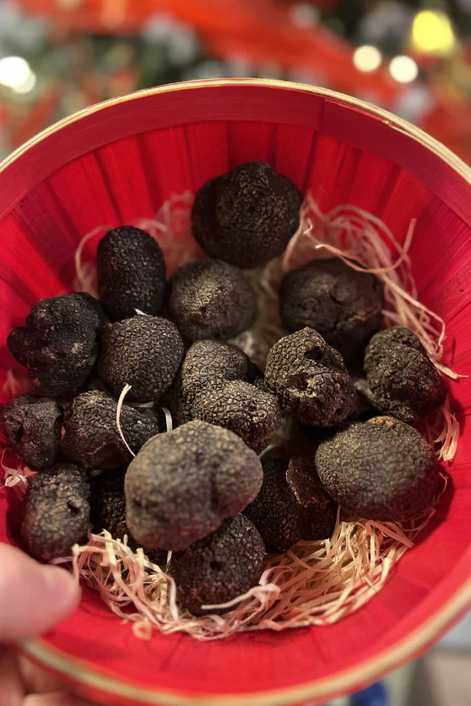 Panier de truffes fraiches du périgord Cave Larégnère