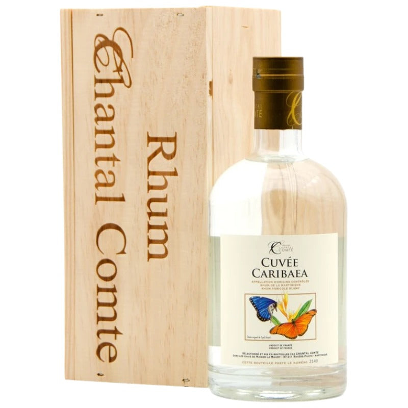 Bouteille de rhum blanc agricole martiniquais et son coffret bois