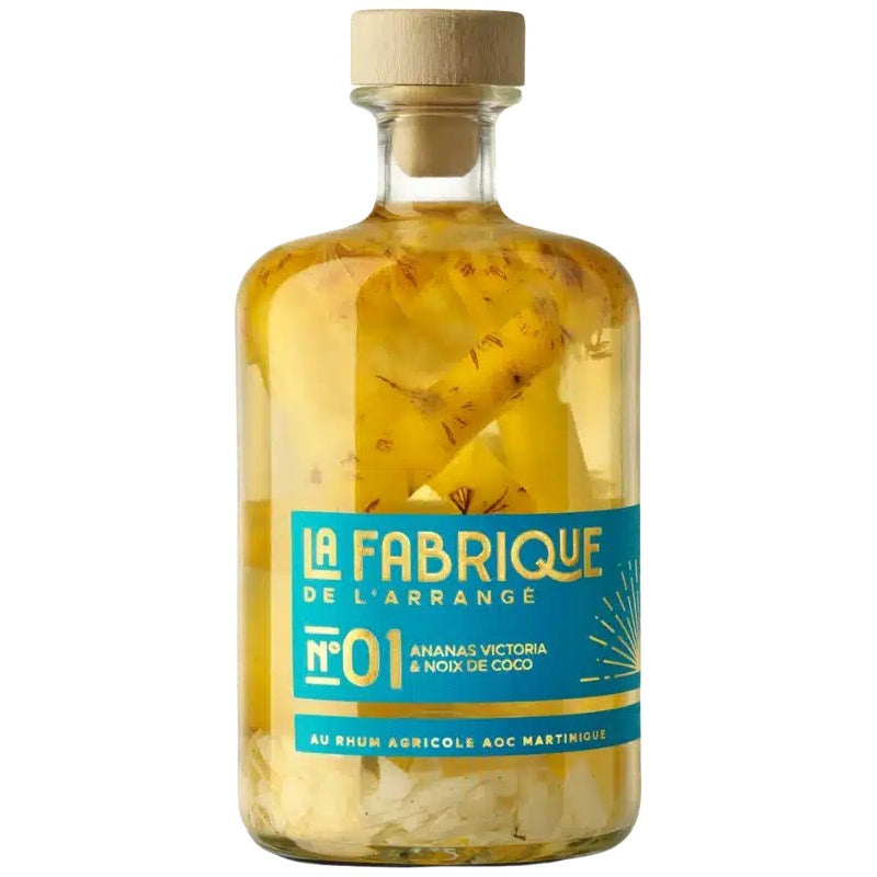 Bouteille de rhum arrangé La Fabrique N°1 ananas Victoria et noix de coco