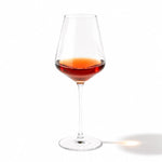 Thé Satemwa servi dans un verre à vin