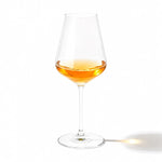 Thé Sakhejung dans un verre à vin
